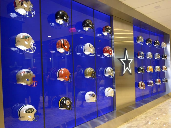 cowboys helmet wall